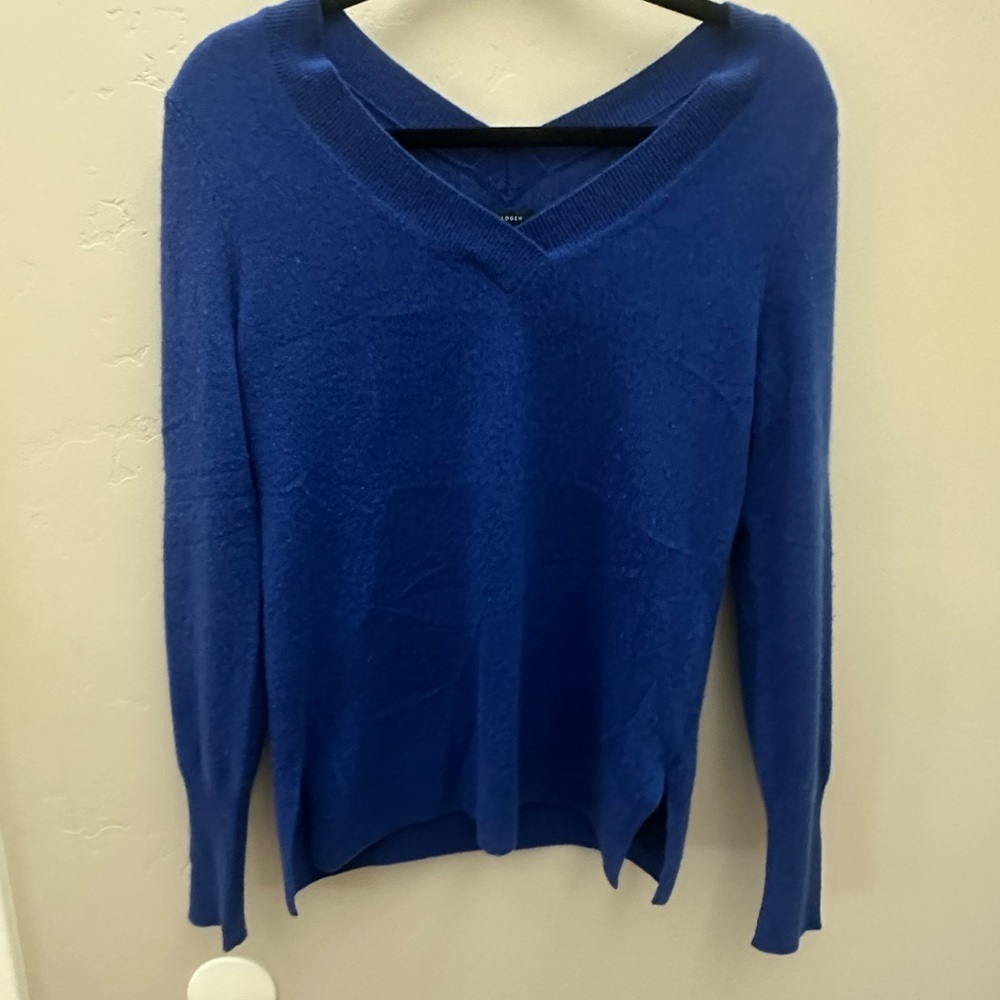 Halogen 100% cashmere VNeck Blue Sweater - Picture 2 of 4